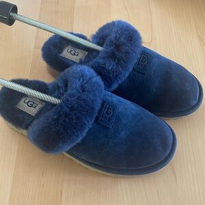 UGG Slippers EUC Women’s size 7 Navy Blue